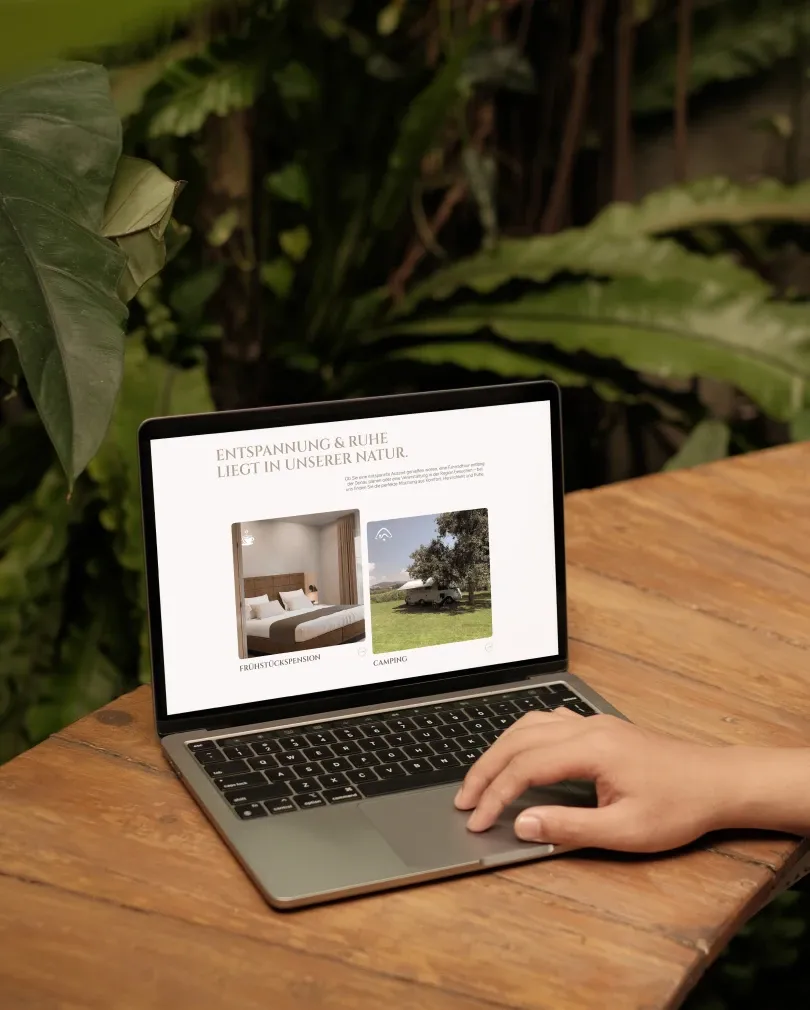 plappermaul-referenz-dasbruendl-website-mockup-macbook-1